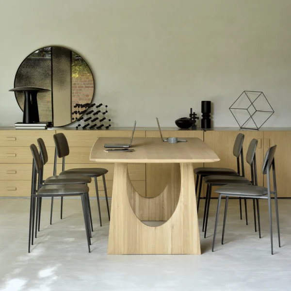 Stunning Oak Dining Table- Available in different Materials, Shapes and Sizes – Image 3