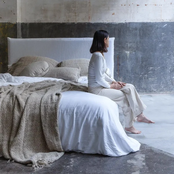 Stylish Bed Base with Integrated Headboard and Removable Linen Covers - Available in Two Sizes and Five Linen Colours - Image 6